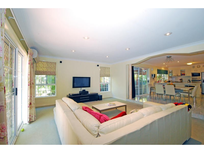 64 Pine County Place, Bellbowrie QLD 4070